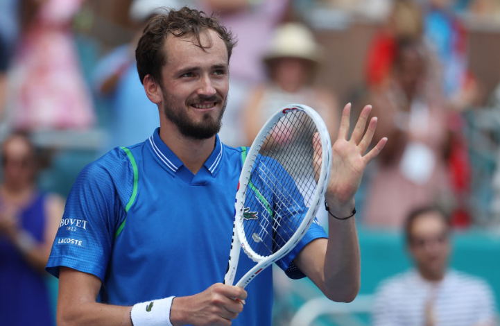 爱游戏电竞爆冷首场状态出色，公牛观众沸腾！，德约科维奇重返赛场比赛高潮迭起的简单介绍