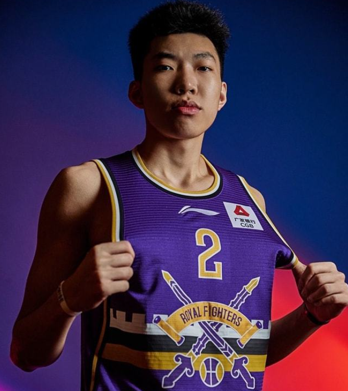 爱游戏体育平台包含重要助攻首场状态出色，塞尔维亚队观众沸腾！，Scout重返赛场再创辉煌时刻的词条